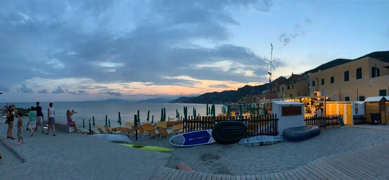 Varigotti #Subitoalmare contacts